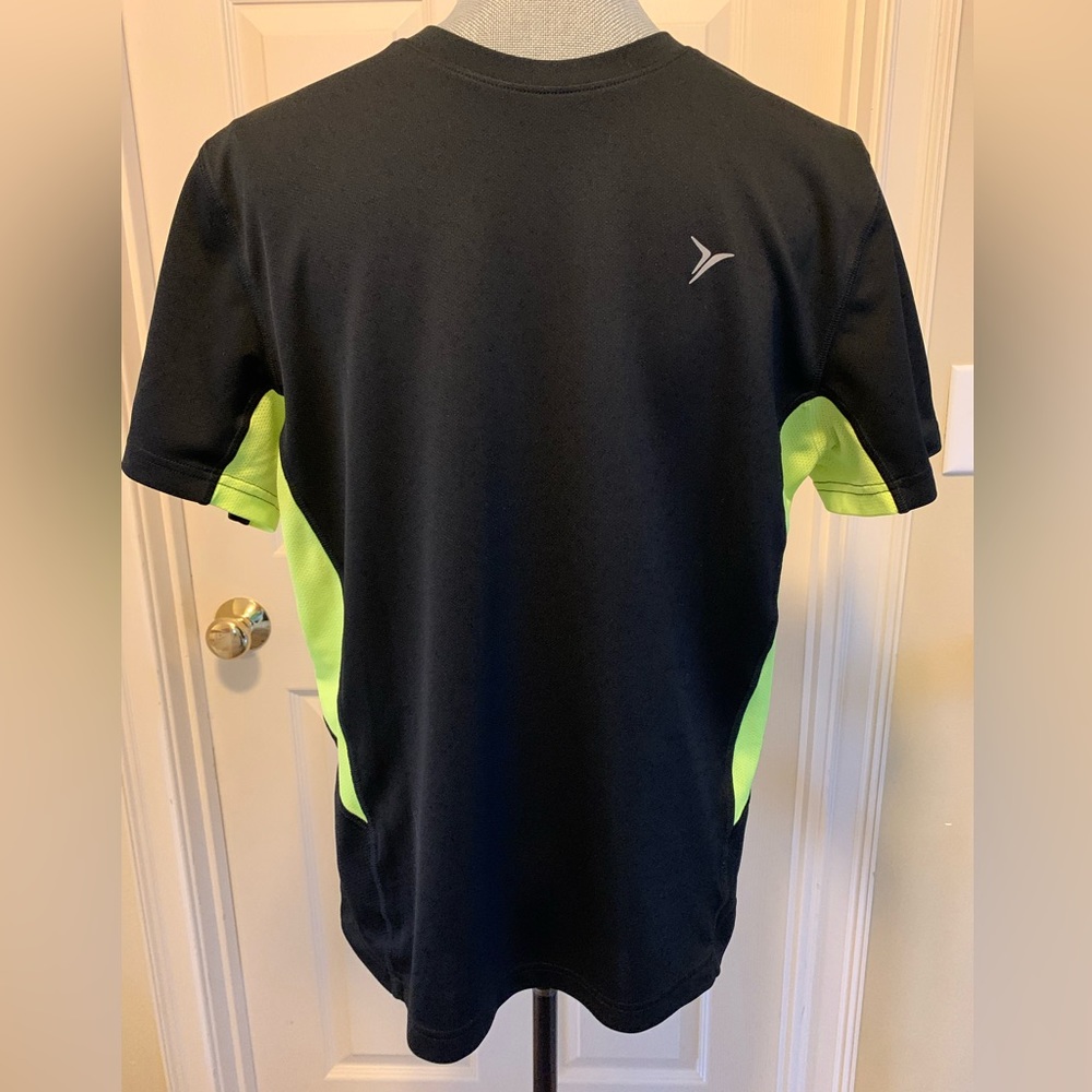 Old Navy active black and neon green shirt Size medium